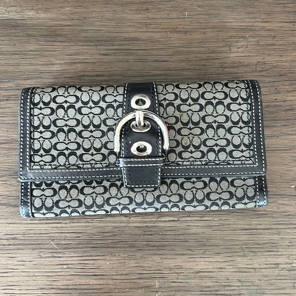 Coach wallet - Picture 1 of 3